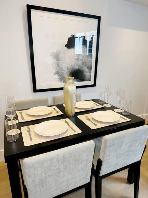 شقة Londwell, Luxe And Leaves, Chelsea Flat With Private Garden لندن المظهر الخارجي الصورة