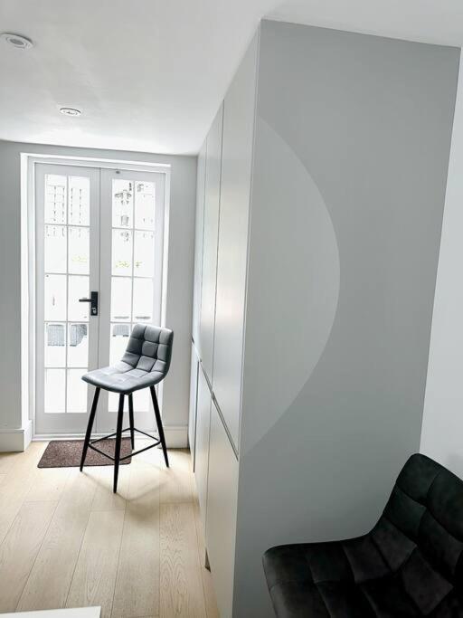 شقة Londwell, Luxe And Leaves, Chelsea Flat With Private Garden لندن المظهر الخارجي الصورة