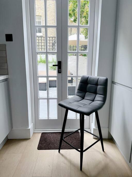 شقة Londwell, Luxe And Leaves, Chelsea Flat With Private Garden لندن المظهر الخارجي الصورة